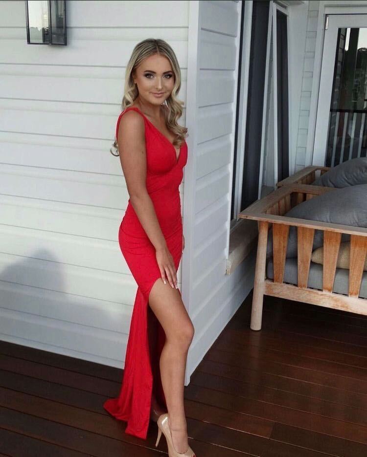 Gown - Arias Gown in Red for Stunning Elegance and Style Gown - Arias Gown in Red for Stunning Elegance and Style